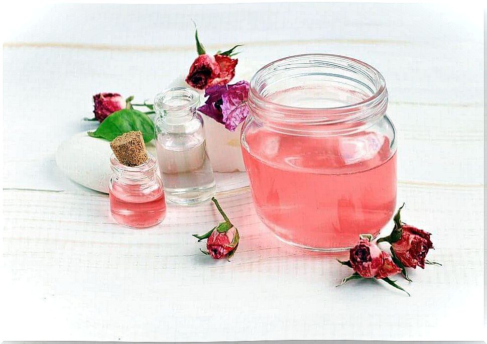 Treat acne on the face with rose water