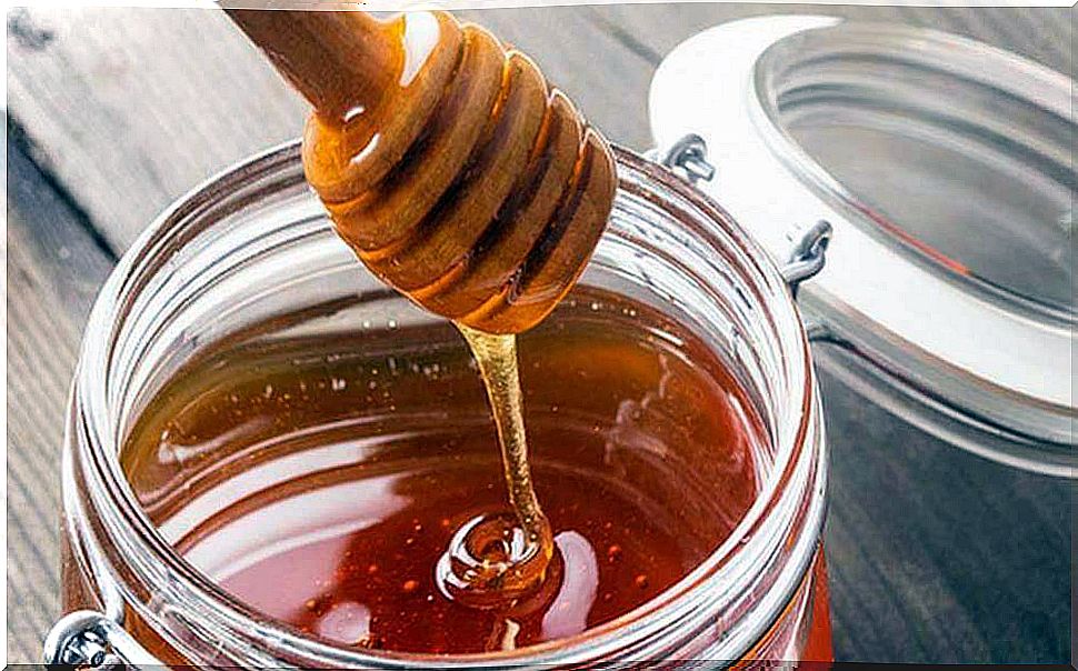 Treating facial acne with honey