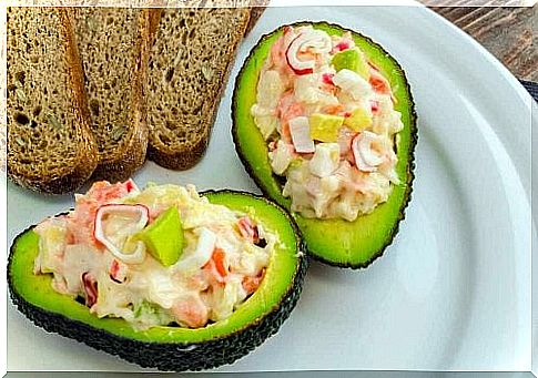 Stuffed avocado can serve perfectly as a low-calorie dinner