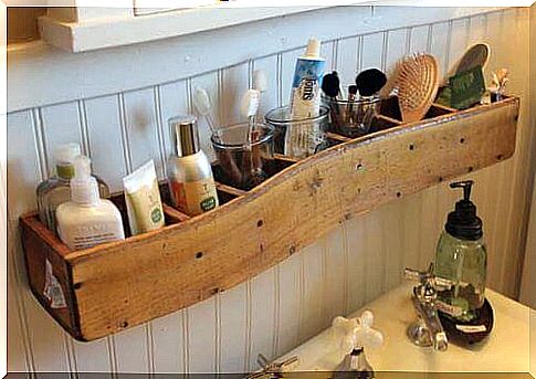 Hanging organizer for the bathroom