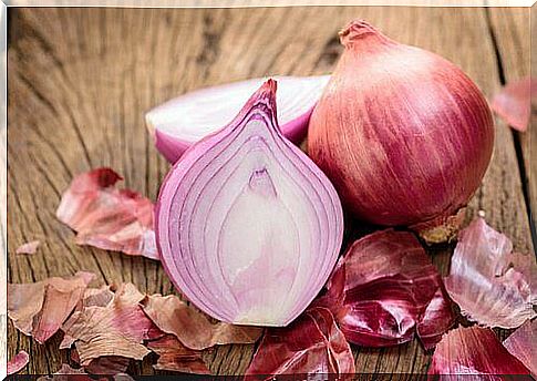 Onions contain melanin