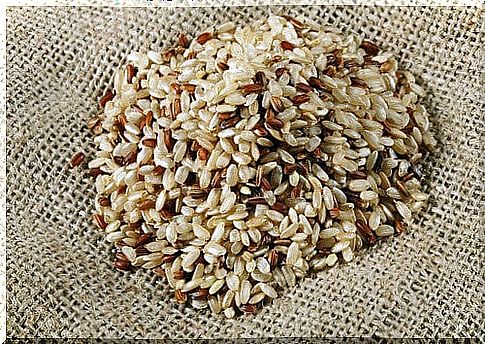 Brown rice contains melanin