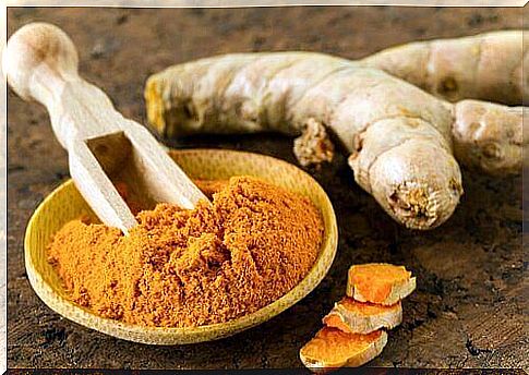 Turmeric as part of the creamy vegetable soup helps fight pain