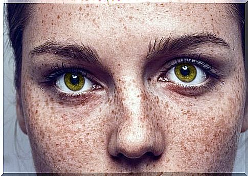 Woman with freckles and green eyes