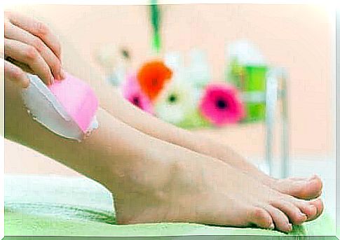 Depilatory cream on the lower legs