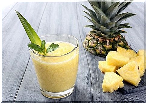 Fight migraines naturally with a pineapple smoothie