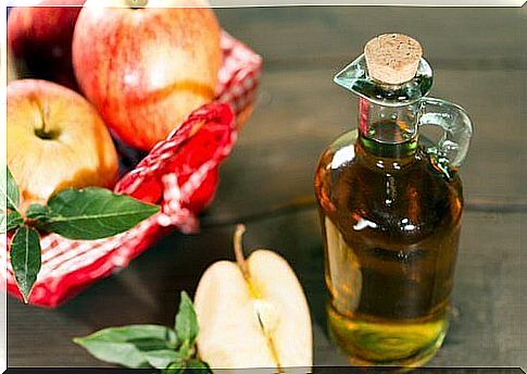 Lower uric acid levels with apple cider vinegar