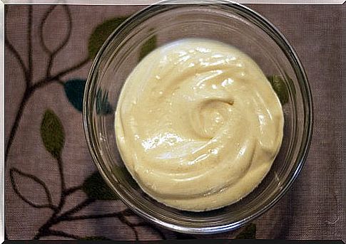 Mayonnaise as a remedy for head lice