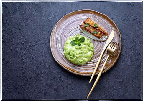 How do you make a delicious pea puree?