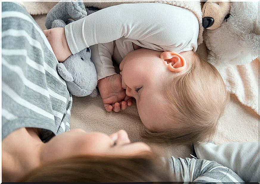 Is it good for children to sleep with their mother?