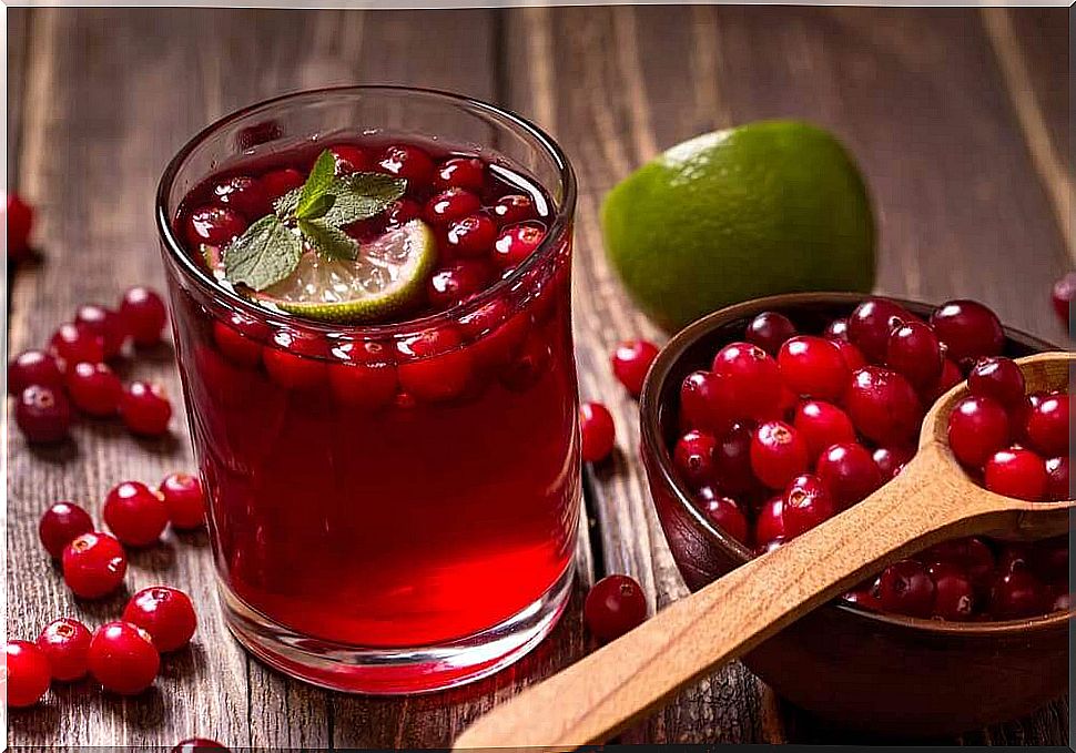 Lose weight fast by drinking cranberry juice