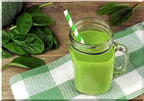 A green smoothie can be prepared quickly and is also tasty and healthy