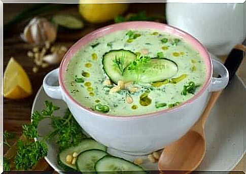 Low calorie cucumber avocado soup