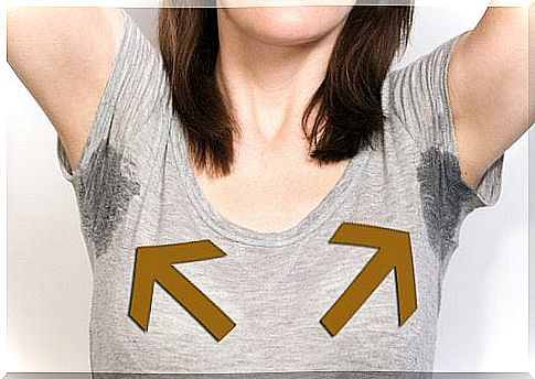 Sweat spots under the armpits