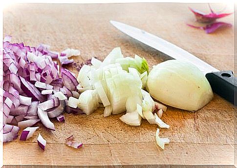 Sliced ​​Red And White Onion To Prevent Pain And Inflammation