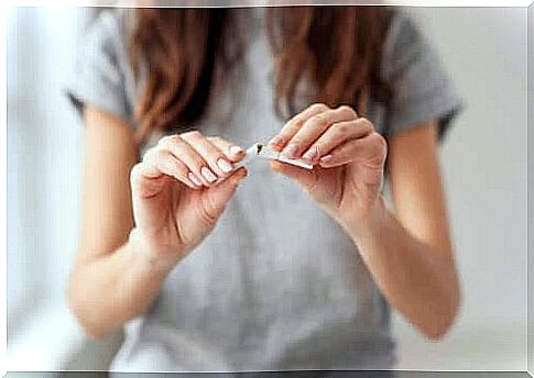 Woman breaks a cigarette in the middle