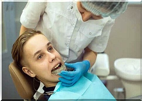 Woman at orthodontist for a diagnosis