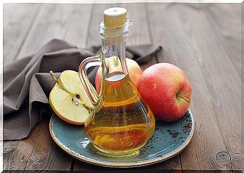 Apple cider vinegar helps against heartburn