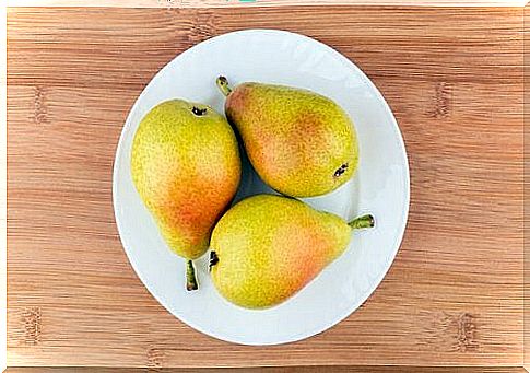 Pears to make a face mask for smooth skin